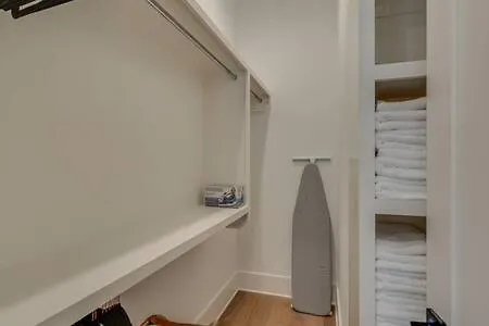 Spacious Retreat With Rooftop Patio 纳什维尔 度假居