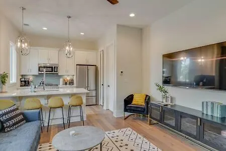 Spacious Retreat With Rooftop Patio 纳什维尔 度假居
